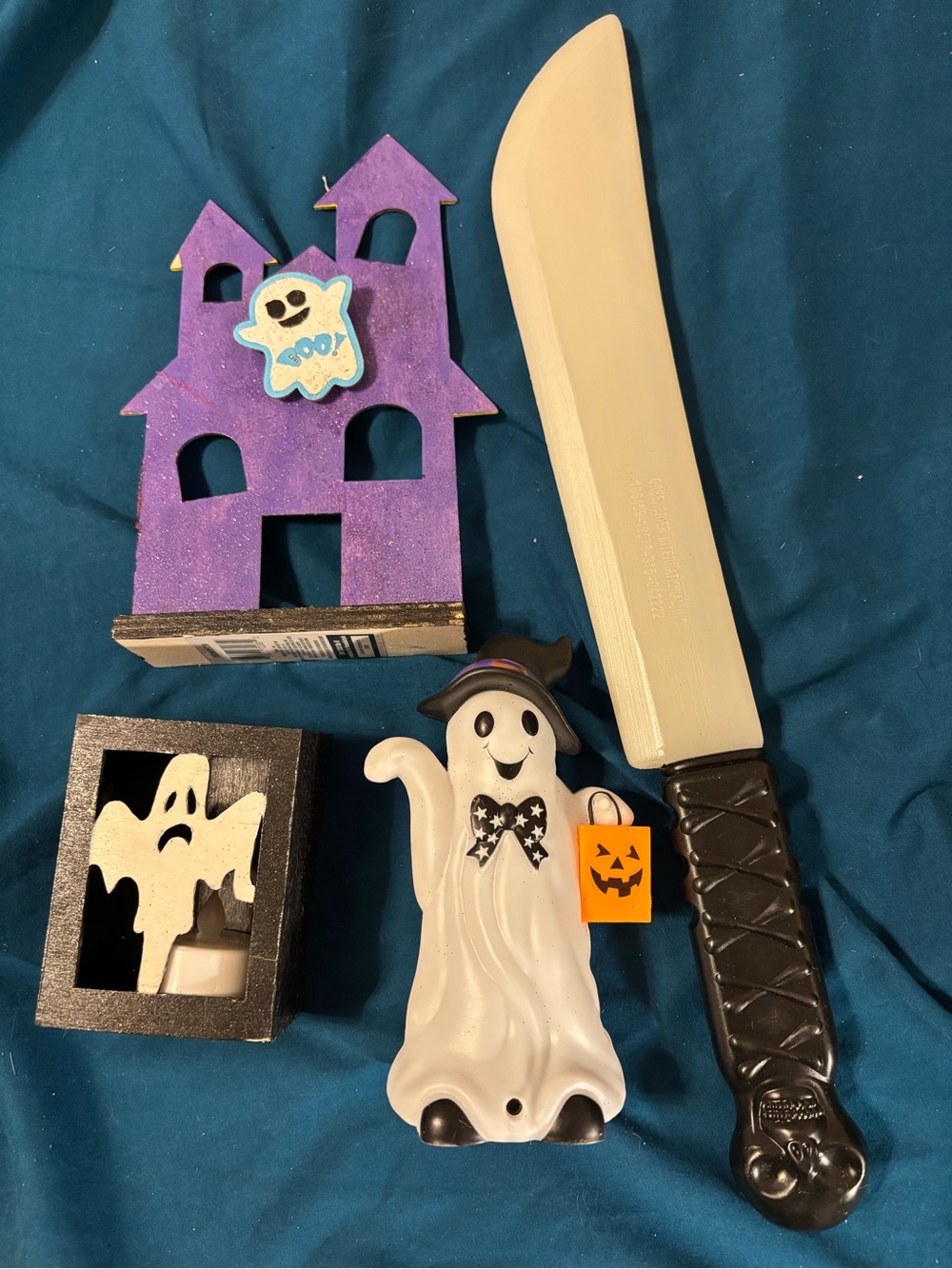 Halloween Decor Bundle – Haunted House, Ghosts & Sword